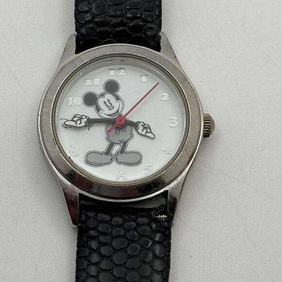 Vintage silver disney watch - Picture 2 of 4
